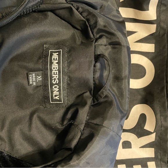 Members Only Jacket That Is Amazing To See - Picture 3 of 5
